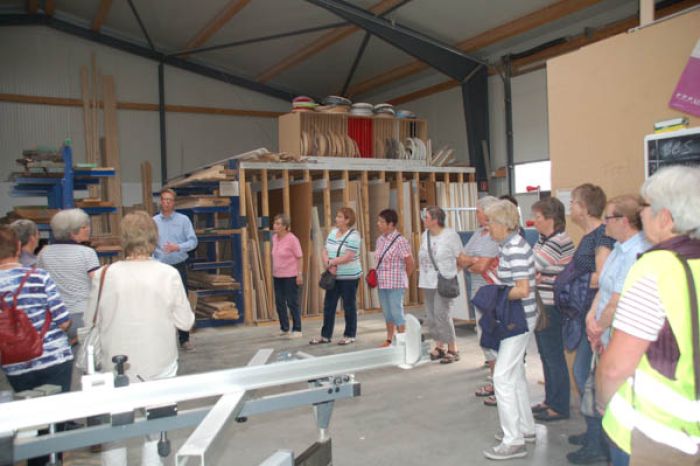 Landfrauen zu Besuch im Holzatelier